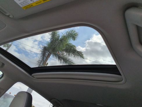 Used 2014 Toyota RAV4 Limited image 19