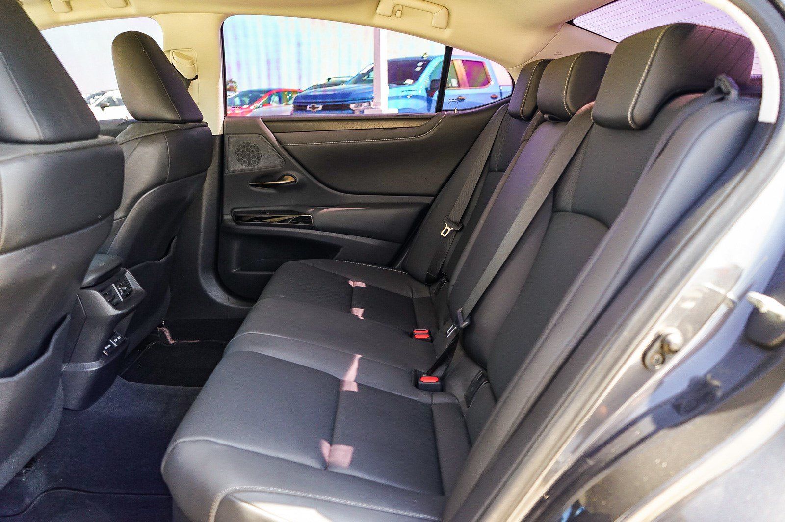 Used 2022 Lexus ES 300h w/ Premium Package FWD image 21