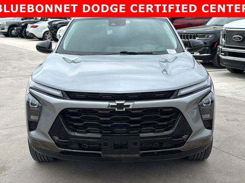 Used 2025 Chevrolet Trax ACTIV w/ Sunroof Package image 2