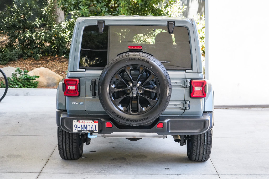 Used 2024 Jeep Wrangler Unlimited Sahara AWD/4WD image 5