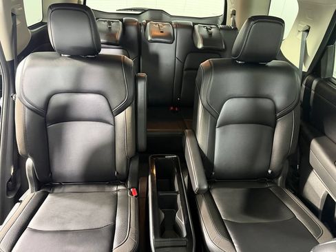 Used 2024 Nissan Pathfinder SL w/ SL Premium Package FWD image 19