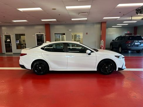 Certified 2025 Toyota Camry SE AWD/4WD image 2