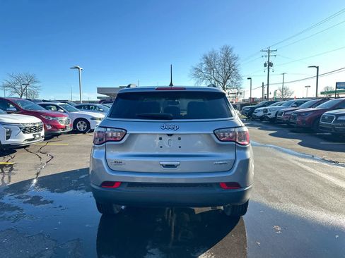 Used 2018 Jeep Compass Latitude w/ Popular Equipment Group image 12