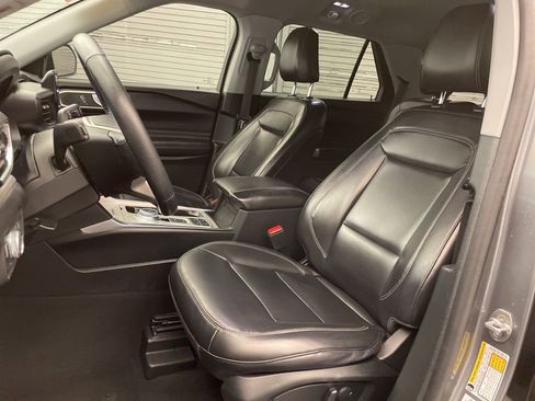Used 2021 Ford Explorer XLT w/ Equipment Group 202A image 19
