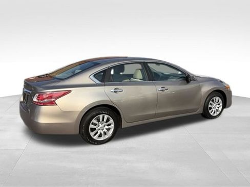 Used 2013 Nissan Altima 2.5 S FWD image 22