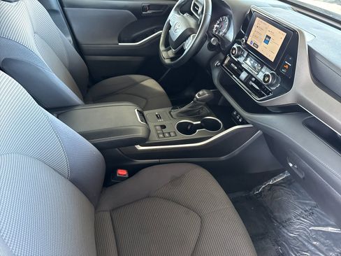 Used 2023 Toyota Highlander LE image 16