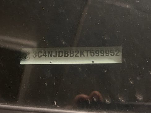 Used 2019 Jeep Compass Latitude w/ Cold Weather Group image 2