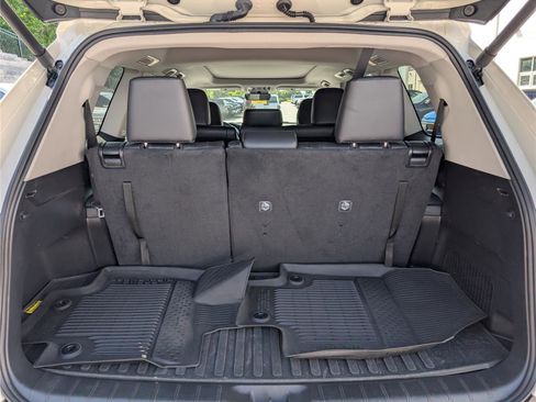 Used 2024 Toyota Grand Highlander AWD image 14