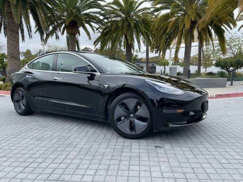 Used 2018 Tesla Model 3 Mid Range RWD image 2