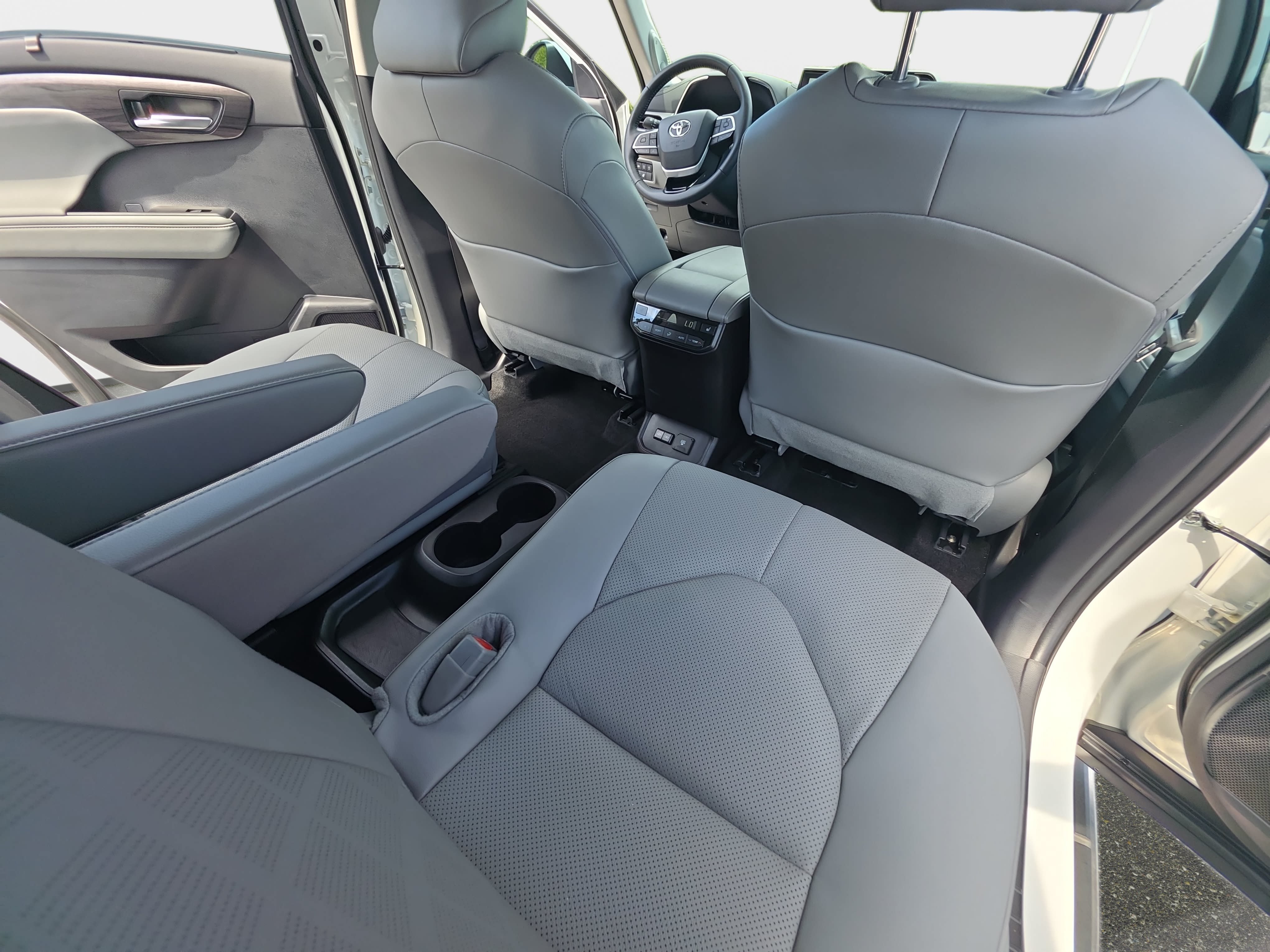 Used 2025 Toyota Highlander Platinum AWD/4WD image 11
