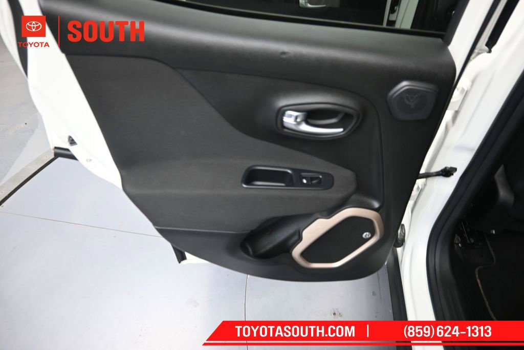 Used 2016 Jeep Renegade Latitude w/ Safety & Security Group FWD image 25