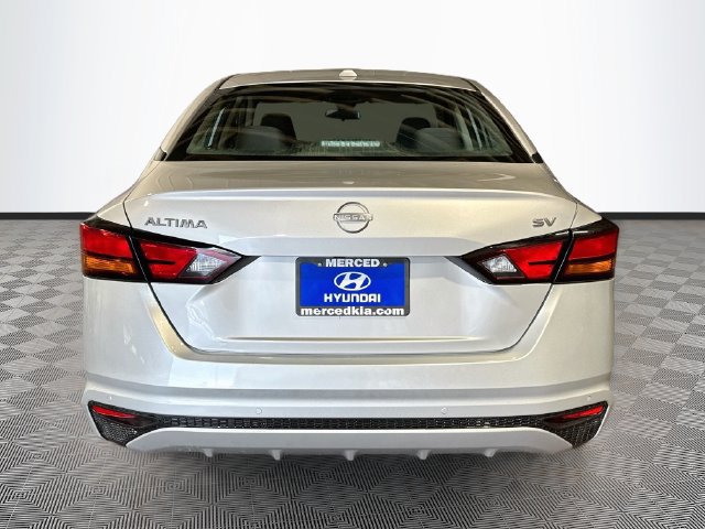Used 2024 Nissan Altima 2.5 SV FWD image 6