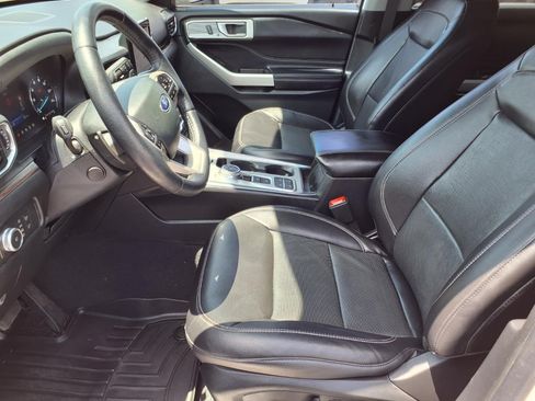 Used 2021 Ford Explorer Limited w/ Equipment Group 301A RWD image 14