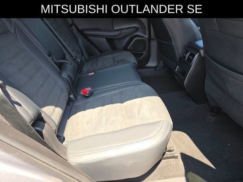 Used 2024 Mitsubishi Outlander SE Black Edition FWD image 13
