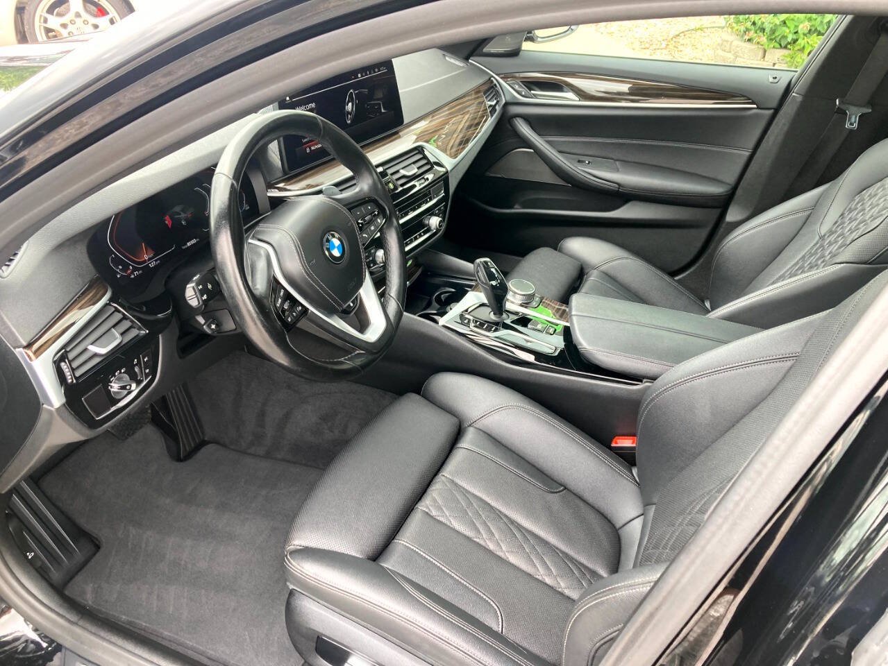 Used 2022 BMW 530i xDrive w/ Premium Package AWD/4WD image 9