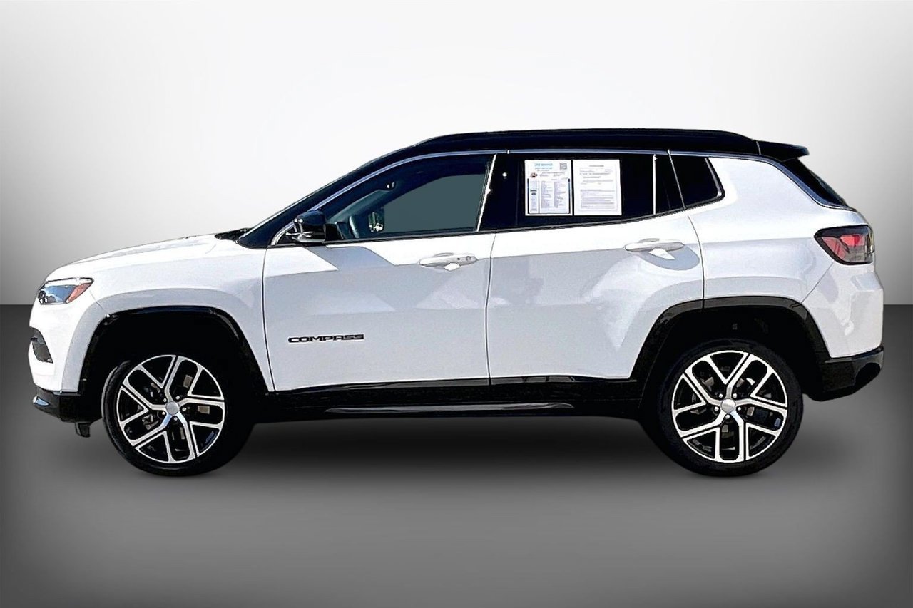 Used 2024 Jeep Compass Limited w/ Elite Group AWD/4WD image 5