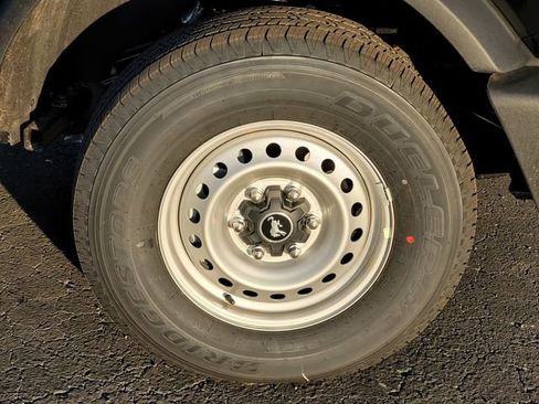 New 2025 Ford Bronco 4-Door image 9