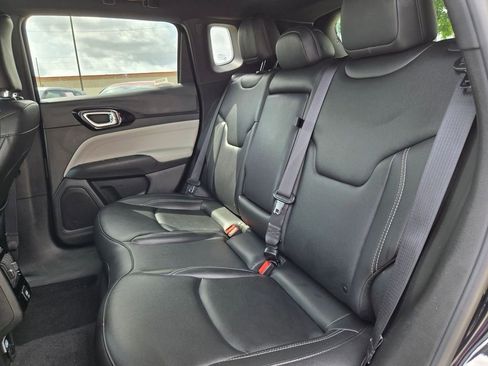 Used 2025 Jeep Compass Limited image 23