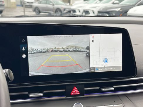 Used 2025 Hyundai Elantra SEL image 17