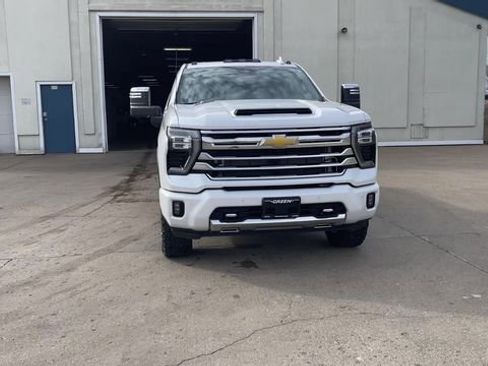 Used 2024 Chevrolet Silverado 3500 High Country w/ High Country Premium Package image 3