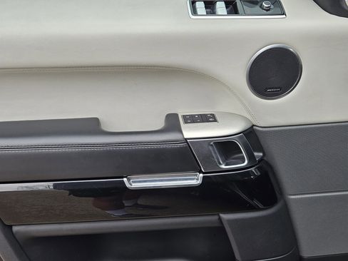 Used 2018 Land Rover Range Rover Sport SVR image 30