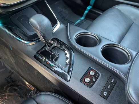 Used 2016 Toyota Avalon XLE Premium w/ Preferred Accessory Package FWD image 23