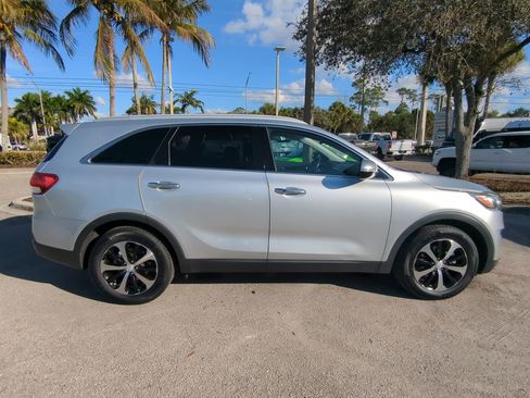 Used 2017 Kia Sorento EX w/ EX Premium Package image 4