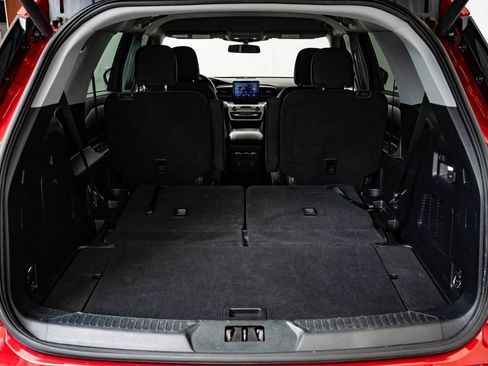 Used 2021 Ford Explorer XLT image 22