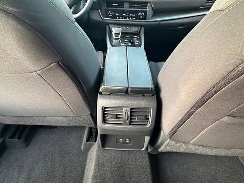 Used 2025 Nissan Rogue SV AWD/4WD image 28