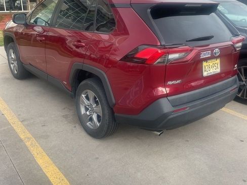 Used 2022 Toyota RAV4 LE image 3