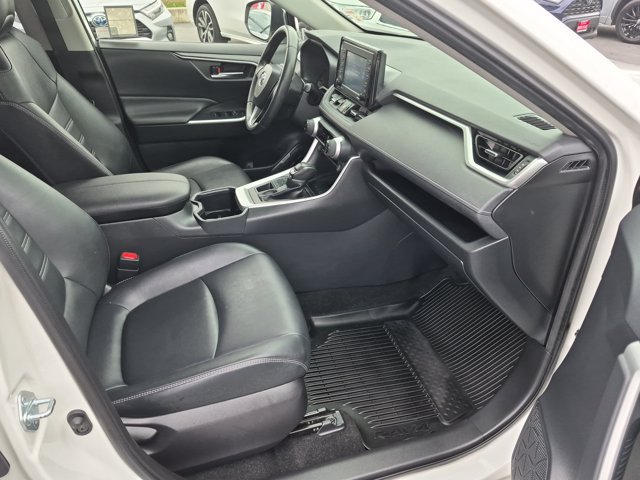 Used 2022 Toyota RAV4 XLE Premium AWD/4WD image 5