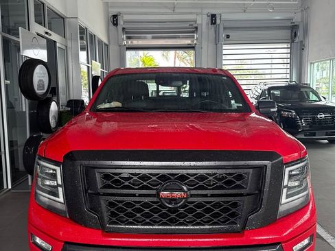 Used 2021 Nissan Titan PRO-4X w/ Pro-4x Convenience Package image 3