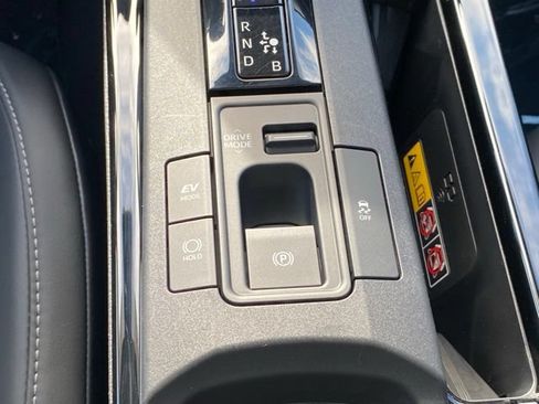 Certified 2025 Toyota Prius XLE AWD/4WD image 19