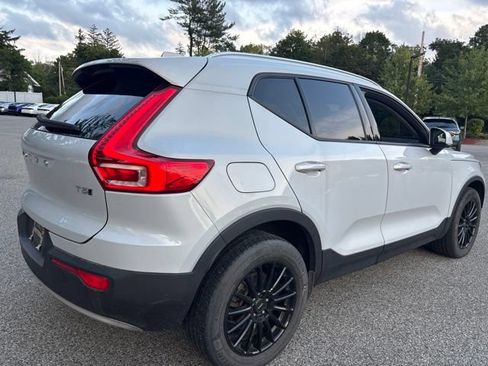 Used 2022 Volvo XC40 T5 Momentum AWD/4WD image 9