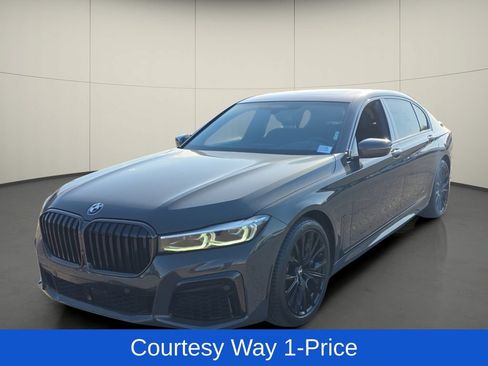 Used 2021 BMW 740i w/ M Sport Package RWD image 4
