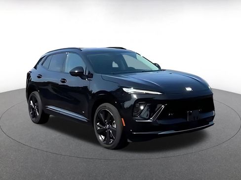 Used 2024 Buick Envision Sport Touring image 3