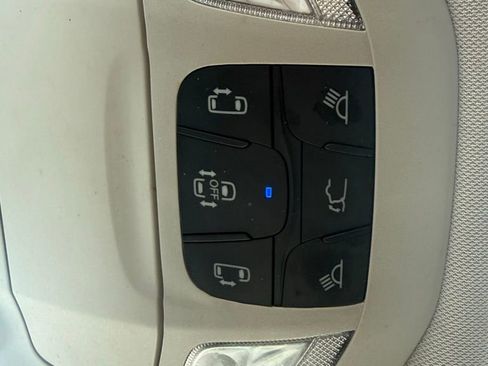 Used 2019 Chrysler Pacifica Limited w/ Advanced Safetytec Group FWD image 14