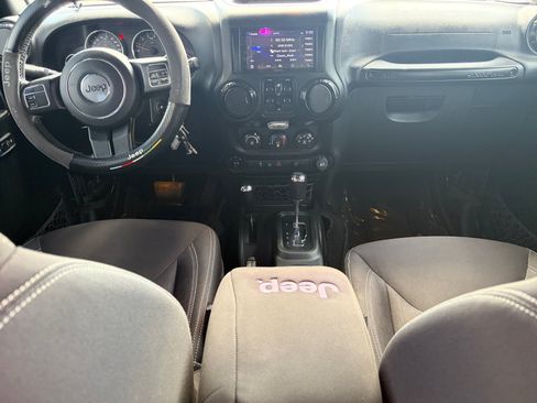 Used 2016 Jeep Wrangler Unlimited Sahara AWD/4WD image 17