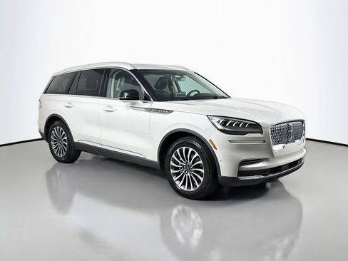 Used 2023 Lincoln Aviator Reserve w/ Equipment Group 201A RWD image 3