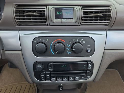 Used 2006 Chrysler Sebring Touring image 9