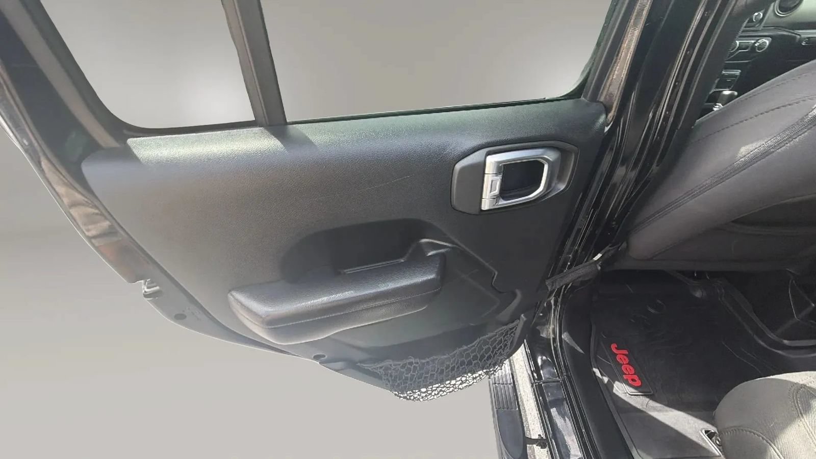Used 2018 Jeep Wrangler Unlimited Sport S AWD/4WD image 13