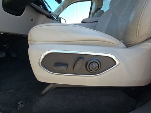 Used 2023 Jeep Wagoneer Series III w/ Preferred Equipment Group image 24