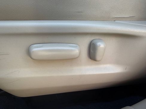 Used 2009 Toyota Venza FWD image 6