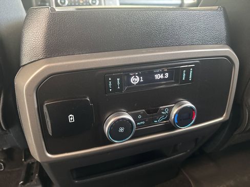Used 2020 Ford Expedition XLT image 17