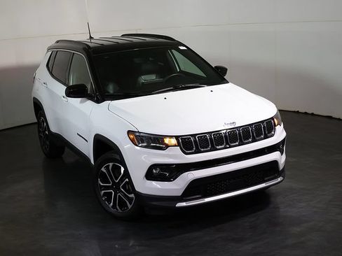 Used 2023 Jeep Compass Limited AWD/4WD image 7
