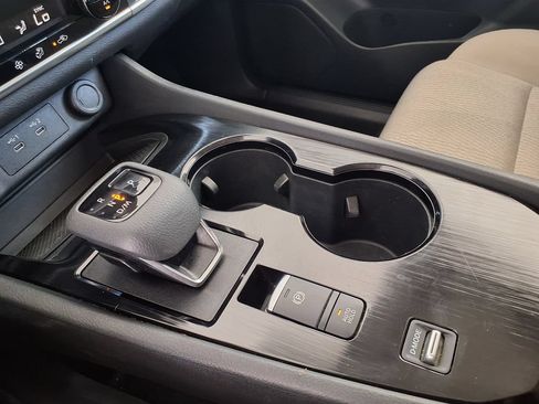 Used 2025 Nissan Rogue SV FWD image 31