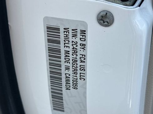 Used 2024 Chrysler Pacifica Touring-L FWD image 33