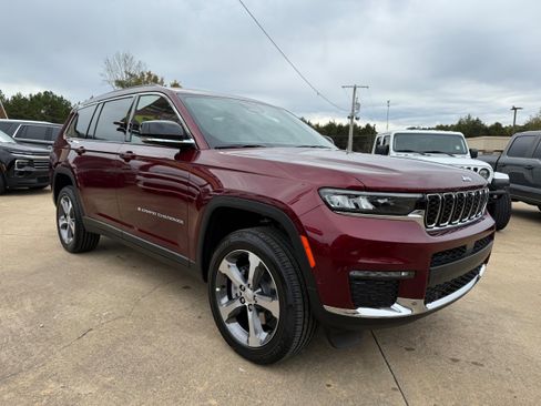 New 2025 Jeep Grand Cherokee L Limited w/ Luxury Tech Group II AWD/4WD image 3