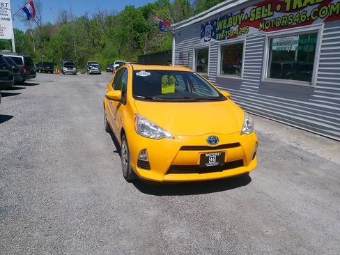 Used 2014 Toyota Prius C Two FWD image 3