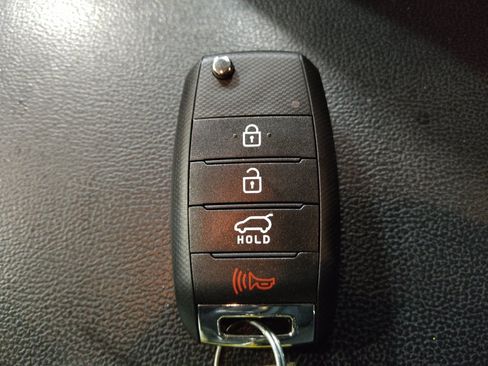 Used 2020 Kia Sorento LX FWD image 32